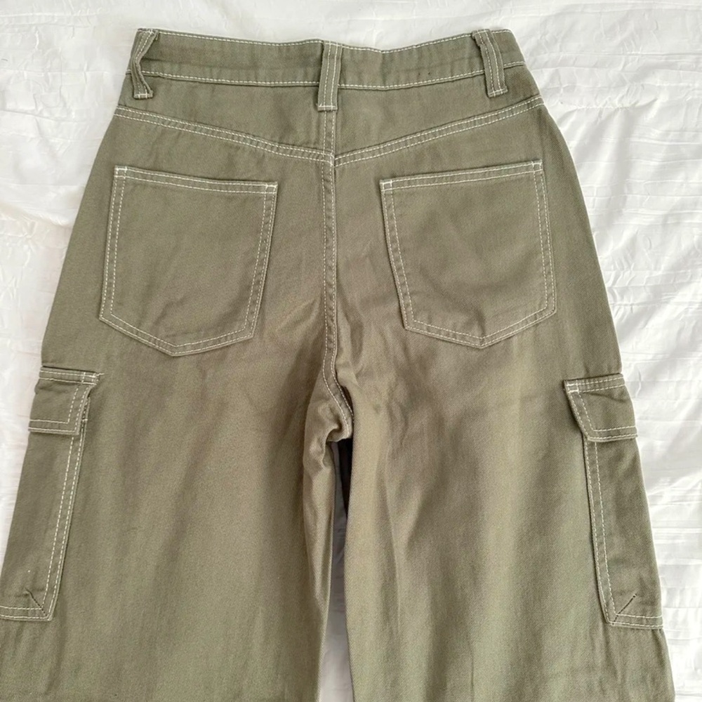 H&M Olive Green Cargo Pants • Size 0